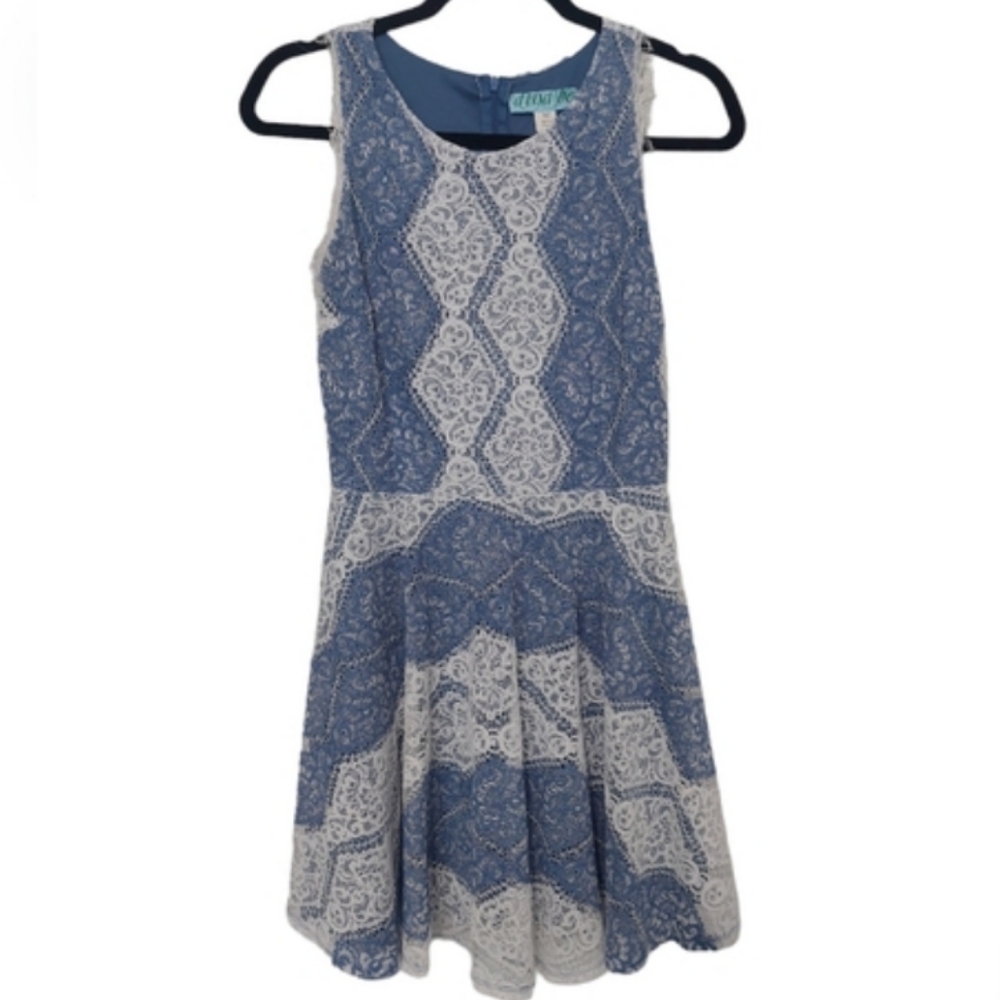 Dina Be Blue White Lace Mini Dress Womans Juniors size Medium